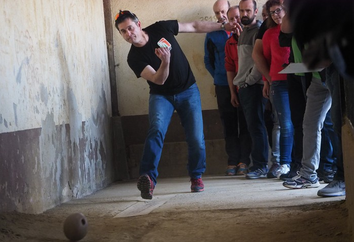Elgetako bolari taldeko Iker Arizmendiarrieta markinarra nagusi San Pedron