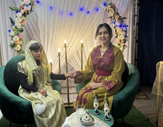 Mahaiak bete egin dira komunitate musulmanari ikusgarritasuna emateko egindako Iftar afarian