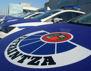 Gizon bat atxilotu dute Oñatiko taberna bateko zerbitzaria pistola simulatu batekin mehatxatzeagatik