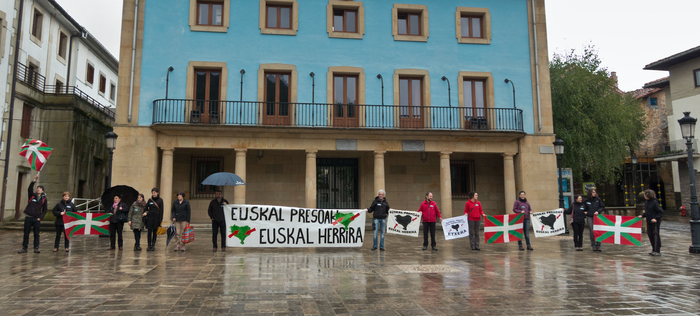 Elkarretaratzea, Elgetako plazan