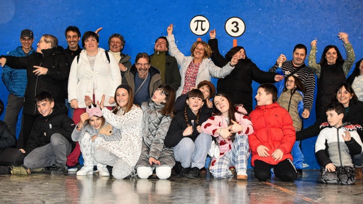 π eguna ospatu dute lehenengoz, pijamak jantzita