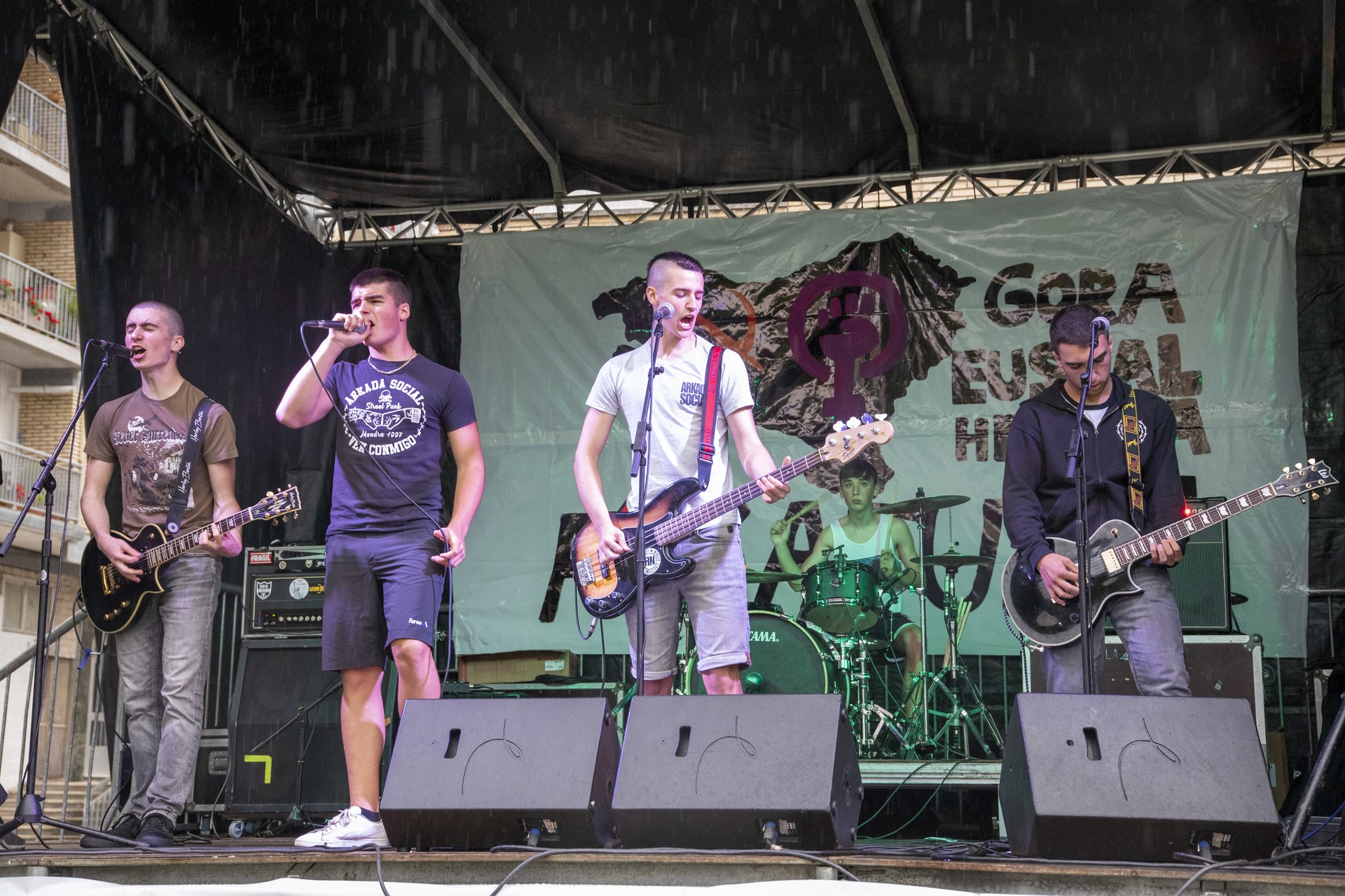 Gorlako kantinan joko dute bihar Bordan Bizio eta Rebel Noise taldeek