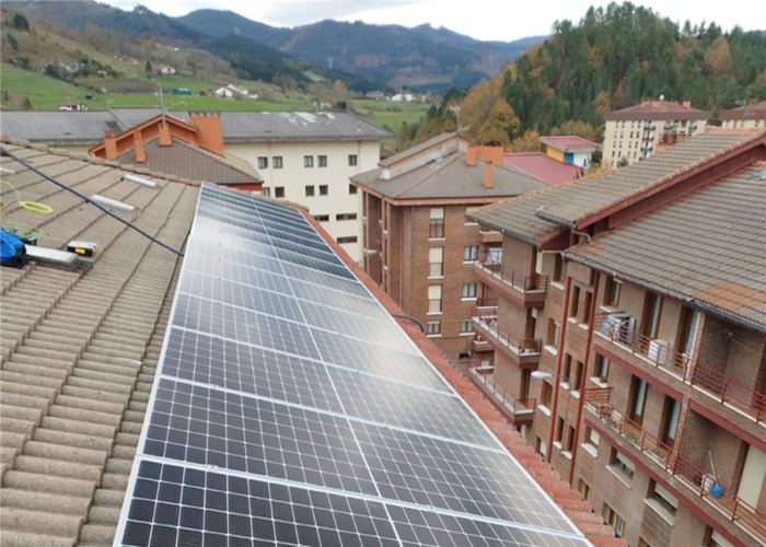 Instalazio fotovoltaikoak bizilagunen komunitateetan. Lehen kasu errealak