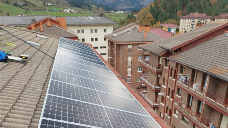 Instalazio fotovoltaikoak bizilagunen komunitateetan. Lehen kasu errealak