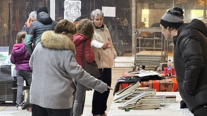 Debagoieneko idazleek haien lanak erakutsi eta saldu dituzte