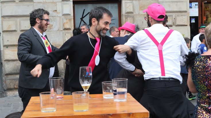 Giro aparta, Arrasateko kaleetan, arratsalde partean ere