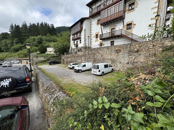 Soran-etxe atzeko aparkalekuko lanengatik, bihartik aurrera ezingo da aparkatu bertan