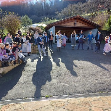 Egutegien banaketa Olentzero eta Mari Domingirekin