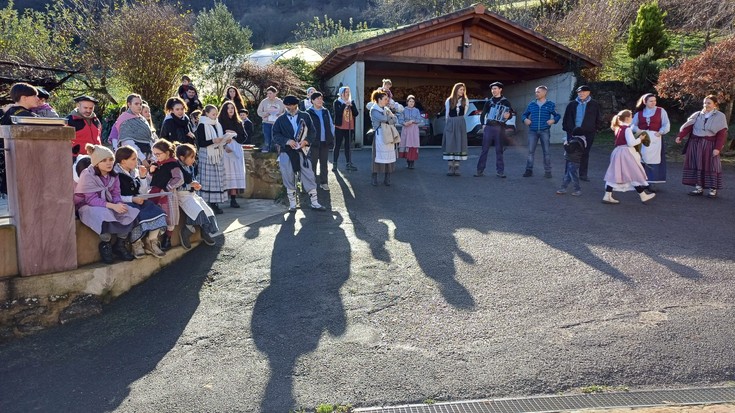 Egutegien banaketa Olentzero eta Mari Domingirekin