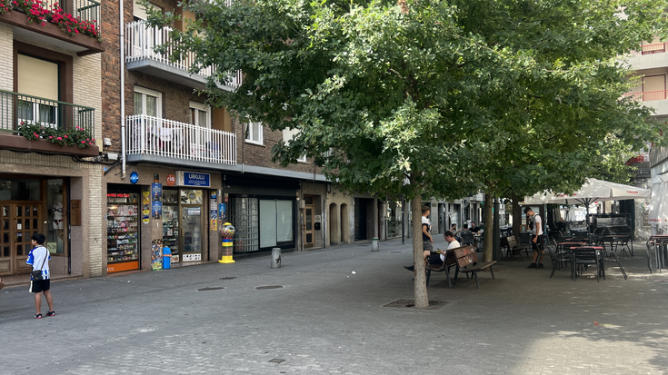 Abuztuan hainbat merkataritza zerbitzu zabalik izango dira