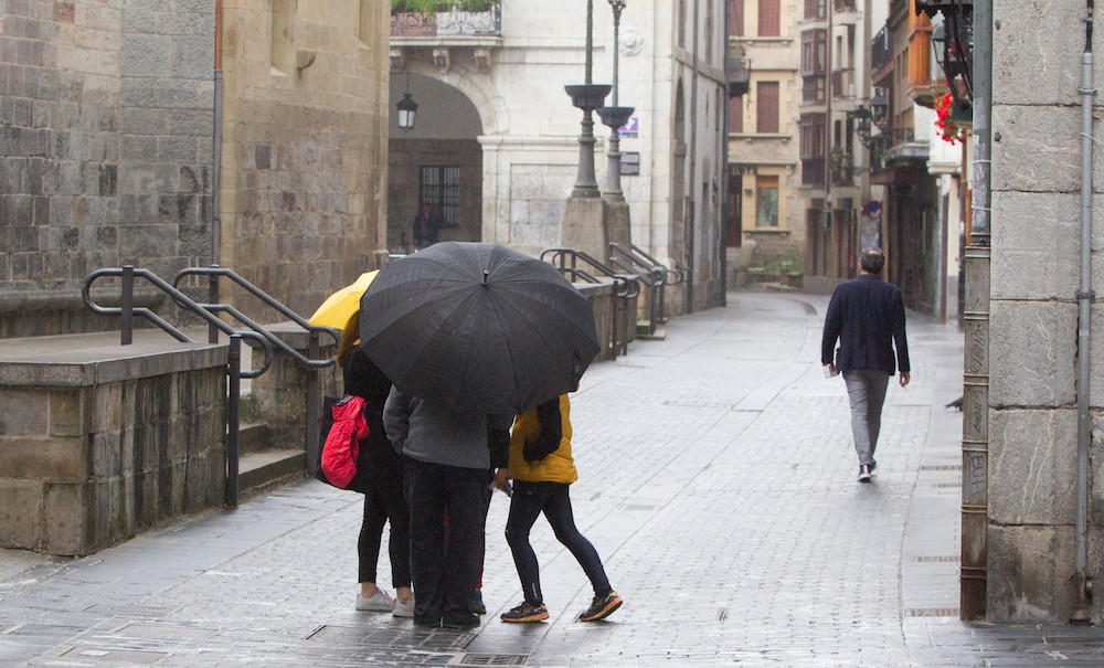Bederatzi positibo hauteman dira Arrasaten eta bana Antzuolan, Bergaran eta Oñatin
