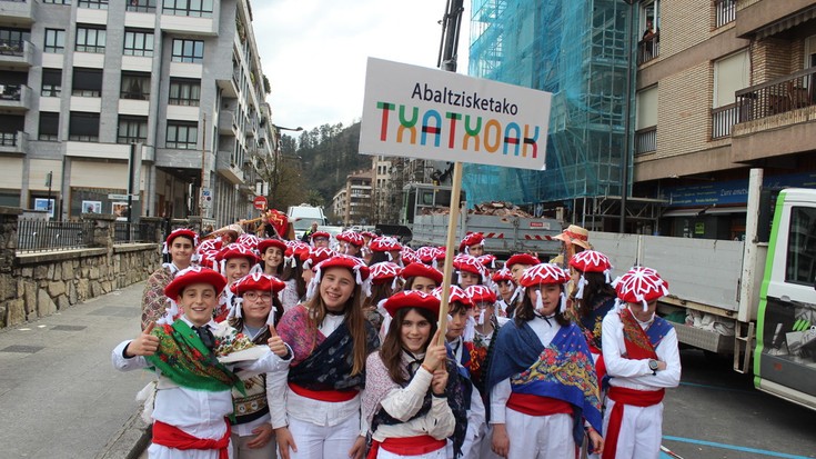 Euskal Inauteriak ospatu dituzte Bergarako Aranzadi Ikastolan