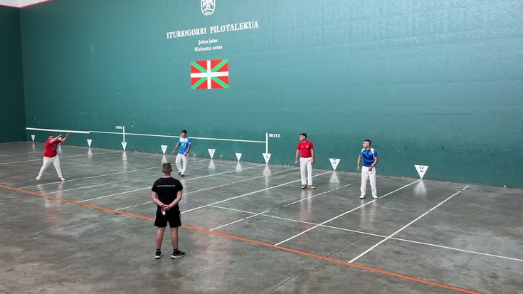 Pilota partidekin hasi dute festa GuGeu Atxabalta txosnagunean