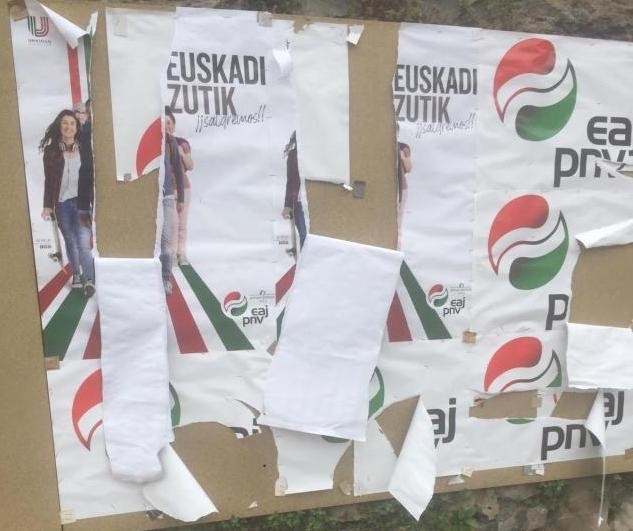 Hauteskundeetako kartelak kendu edo apurtu egiten dizkietela salatu du EAJk