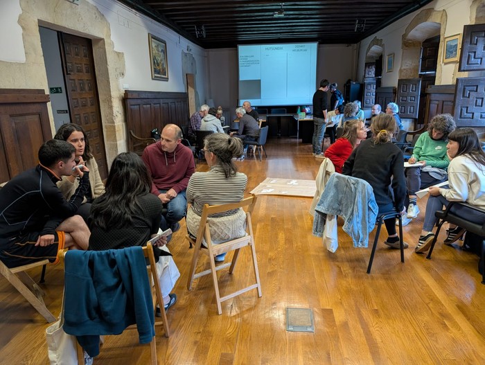 Herriko euskararen egoera indartzeko bidean, egin dute herritarrekin lehen saioa