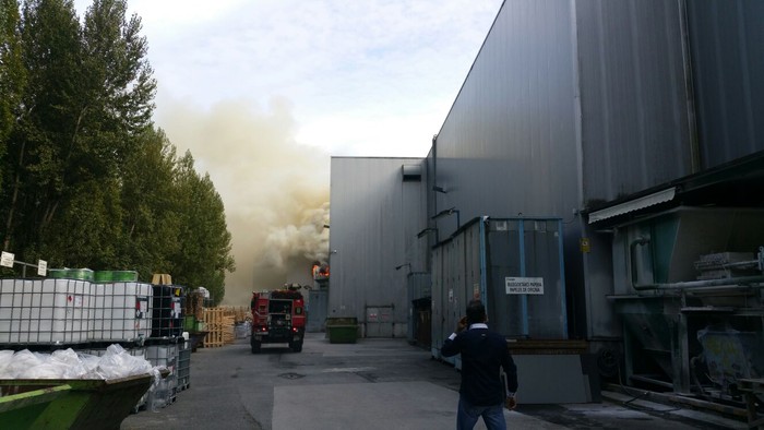 Ulma polimeroko produkzioa etenda dago atzo konpresoreak su hartu zuelako