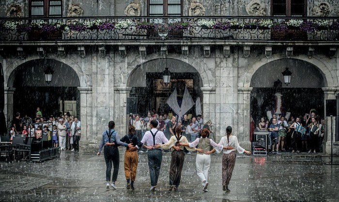 Hirugarren urtez, Arrasateko Udalak 6.000 egutegi banatuko ditu herritarren artean