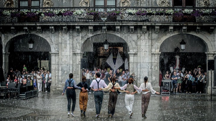 Hirugarren urtez, Arrasateko Udalak 6.000 egutegi banatuko ditu herritarren artean