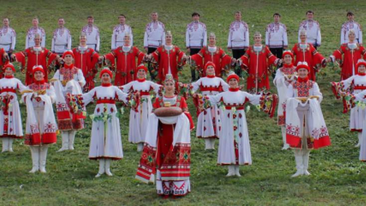 Atzerriko bi folklore konpainien ikuskizunak ostegunean