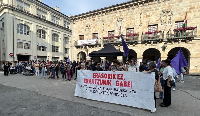 Bilboko azken hilketa matxista salatzeko, elkarretaratzeak Debagoienean