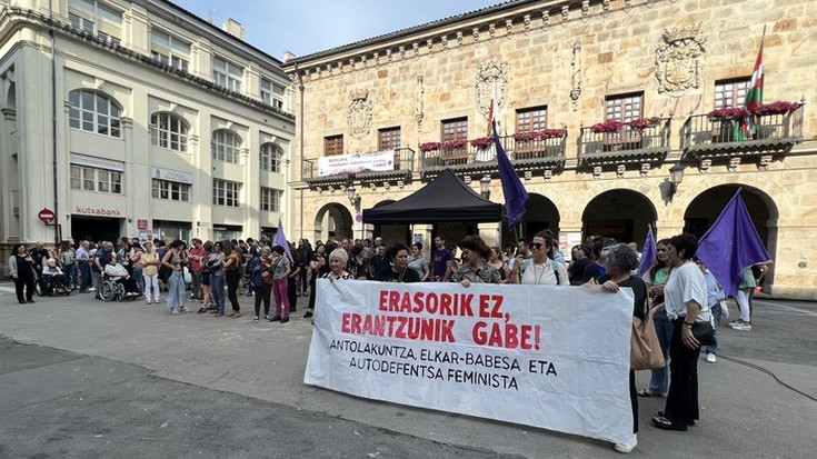 Bilboko azken hilketa matxista salatzeko, elkarretaratzeak Debagoienean