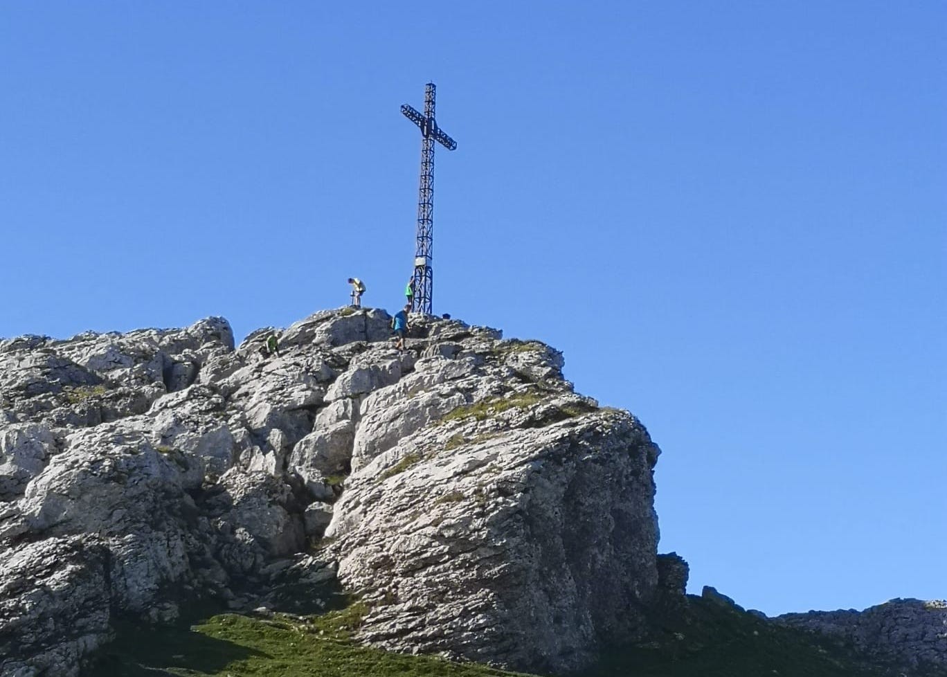 Zapatuan argiztatuko du UDAk Kurtzebarriko gurutzea