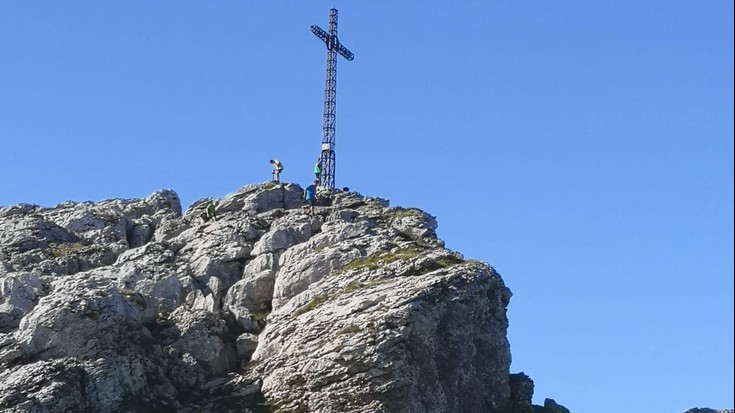 Zapatuan argiztatuko du UDAk Kurtzebarriko gurutzea