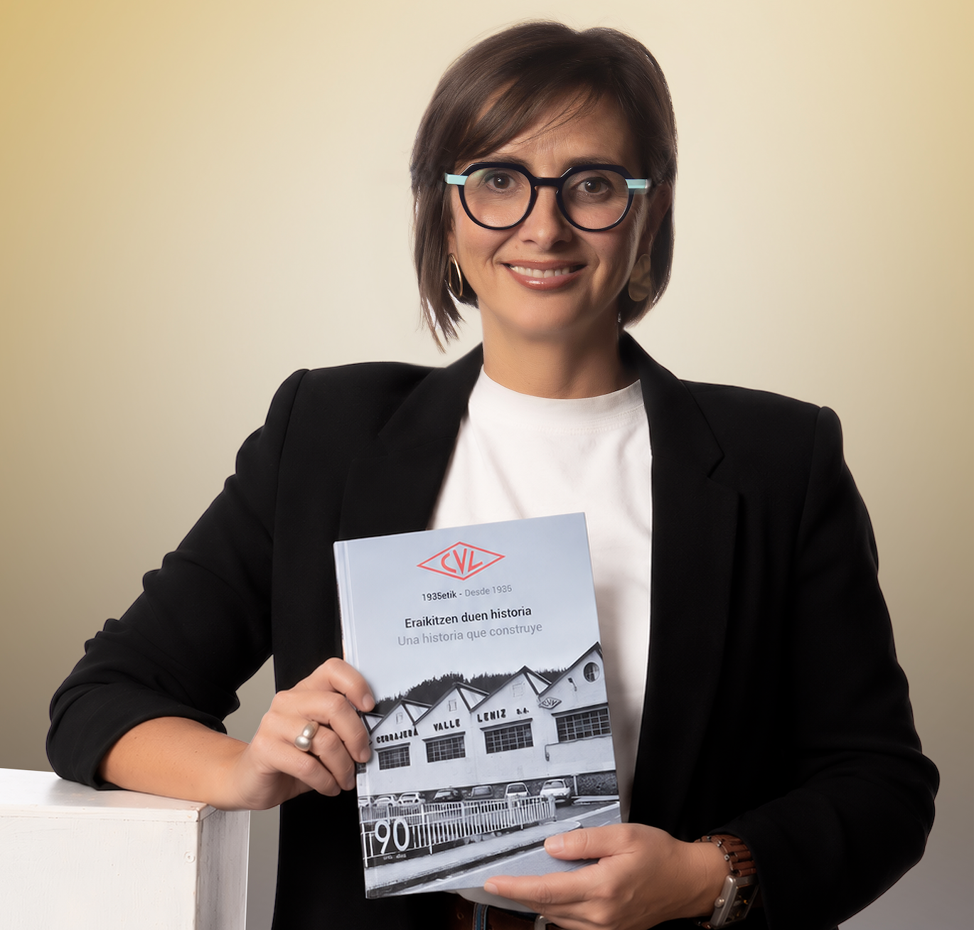 CVL enpresaren 90 urteko historia liburu batean jaso du Maider Garaik
