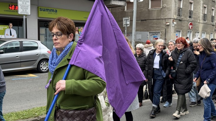 "Ausardia eta aliantza feministez armaturik" hartu dituzte kaleak Arrasaten