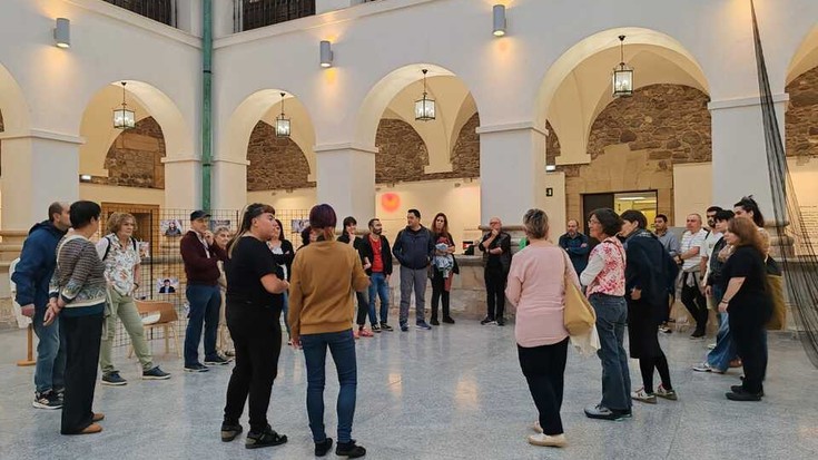 Euskara ikasleak Ekin Emakumeak Elkartearen erakusketan izan dira