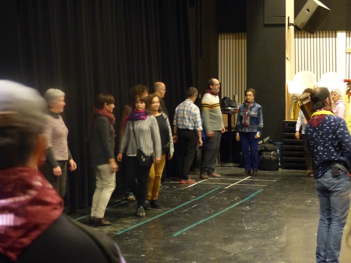 Giro bikainean, Okzitaniako dantzak ikasten - 13