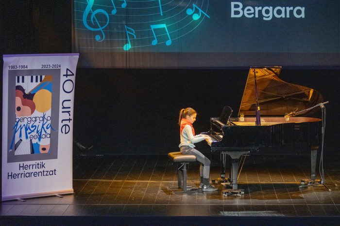 Bergarako Musika eta Dantza Eskolako 16 ikaslek parte hartuko dute Soraluzeko piano jaialdian