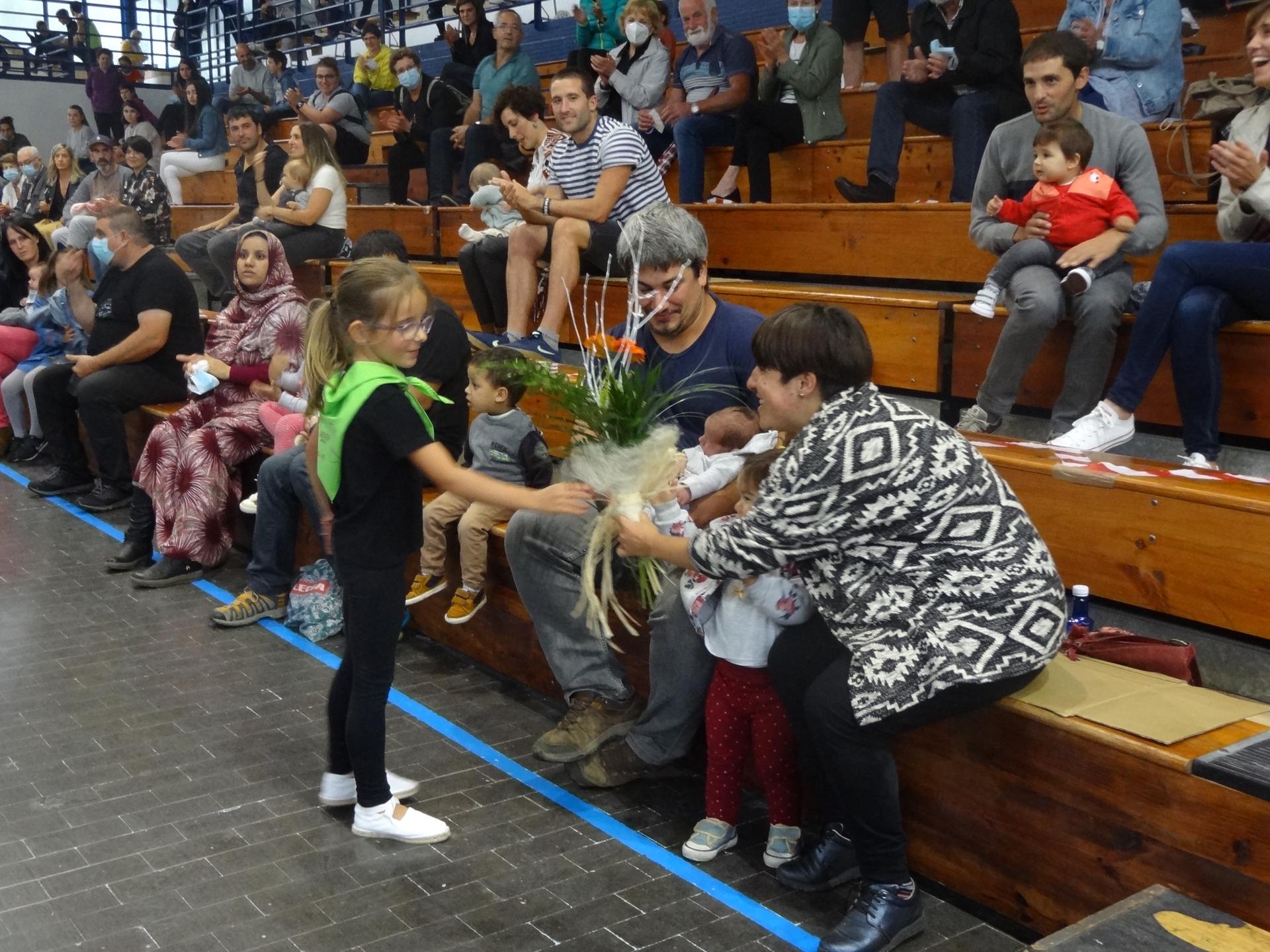 Bost jaioberriei ongietorria egingo diete domekan