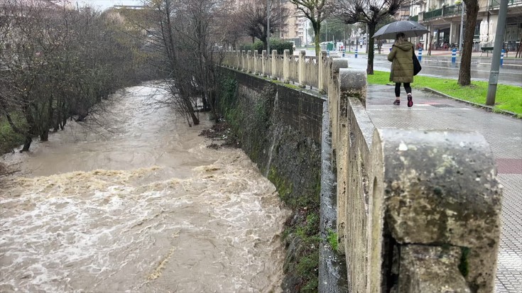 Erruz dihardu euriak, geratu ere egin barik