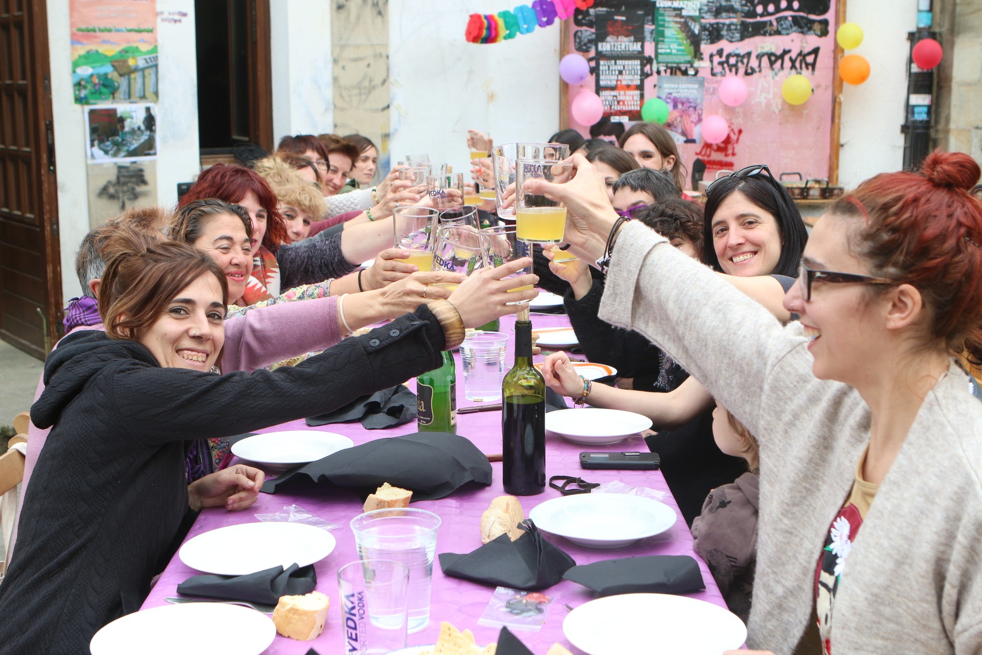 Bazkari feminista Antixena gaztetxean