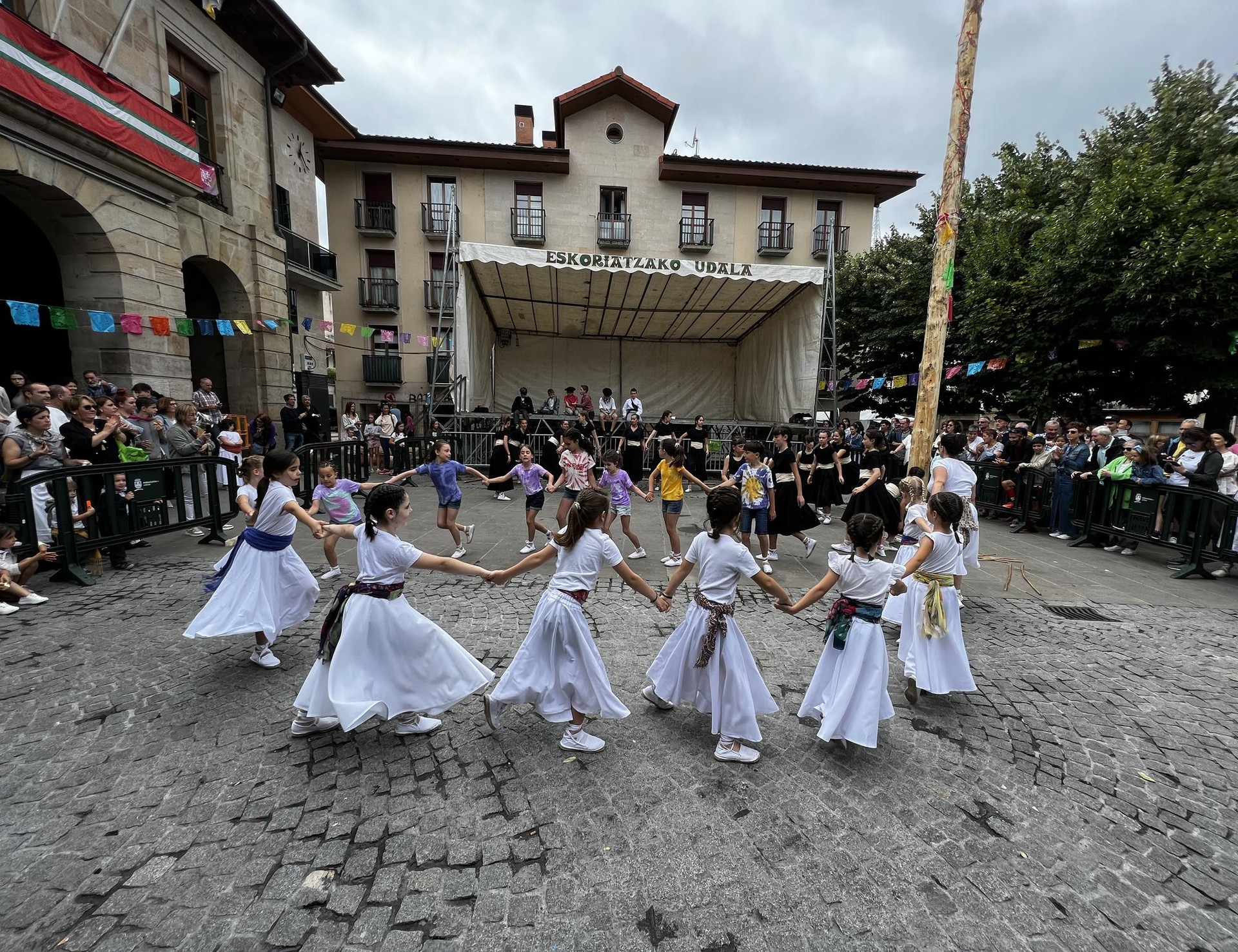 Zuzeneko saioa egingo du Goienak Euskal Jai Egunean