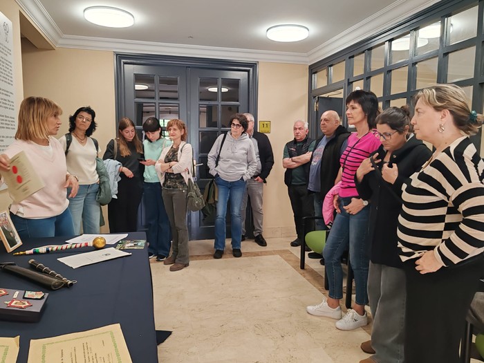 Auzoko eta Berbalagunak taldeko kideak Gorosarriren argazki erakusketan izan dira