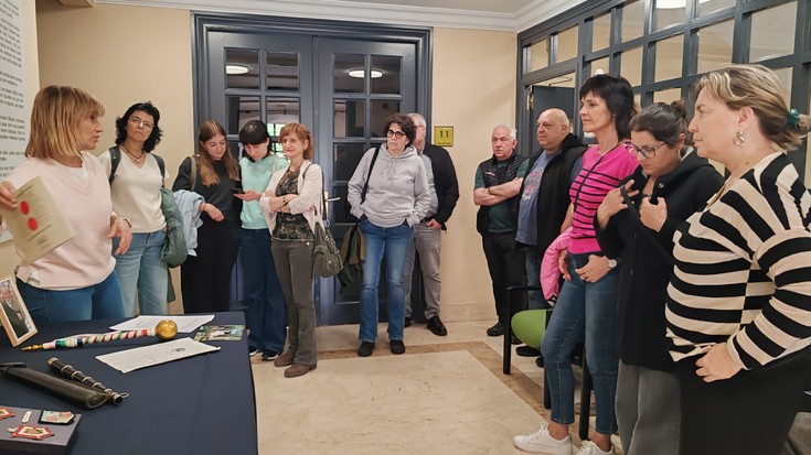 Auzoko eta Berbalagunak taldeko kideak Gorosarriren argazki erakusketan izan dira
