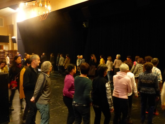 Giro bikainean, Okzitaniako dantzak ikasten - 7