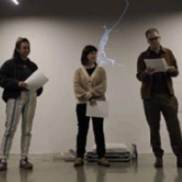 'Oasi: ibilbide poetiko bat tenpluan barrena' performancea