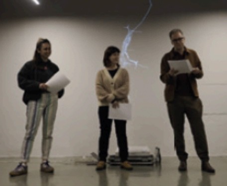 'Oasi: ibilbide poetiko bat tenpluan barrena' performancea