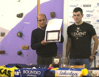 Jose Inazio Askasibar ziklista ohi elgetarra da ibilgailu batek harrapatuta hil den txirrindularia