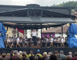 Bergarako Musika Bandaren kalejira eta kontzertua, Antzuolako kaleak musikaz betetzeko