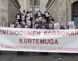 Bizitza duina lortzeko borrokan jarraituko dute bailarako pentsiodunek