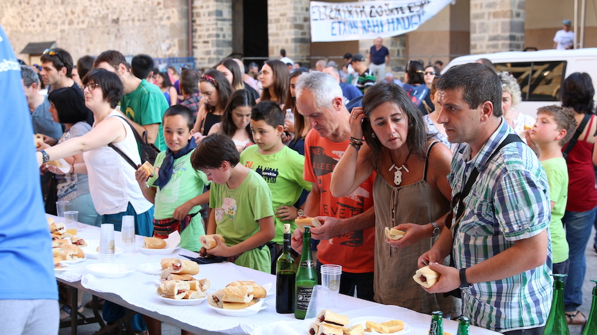 Pintxo dastaketa, AKEren eskutik