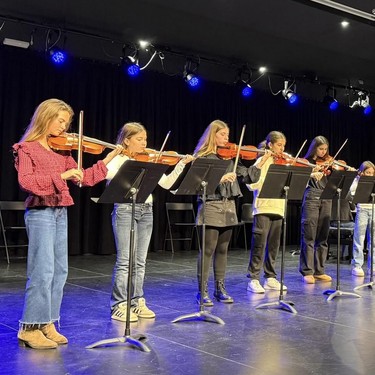 Arrasate Musikaleko biolin ikasleen saioa