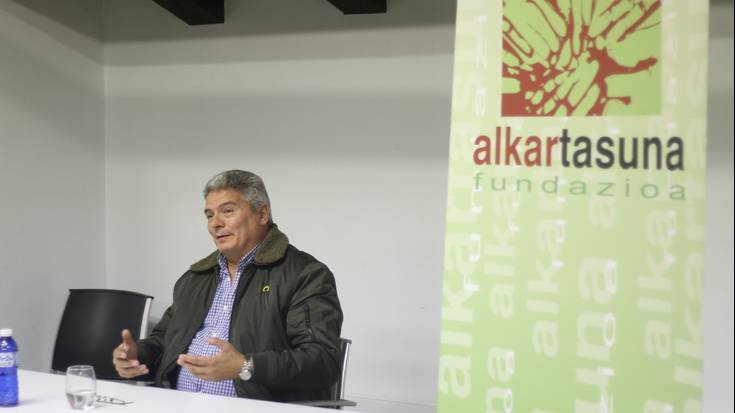 Cesar Arrondo: "Euskal diasporaren zati bat zeregin garrantzitsuago bat noiz helduko zain dago"