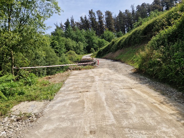 Altzeta baserrirako bidea konpontzeko lanak lizitaziora atera ditu Udalak