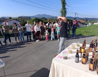 Bi aldeetako euskaldunen adiskidantzari beste katebegi bat gehituko diote