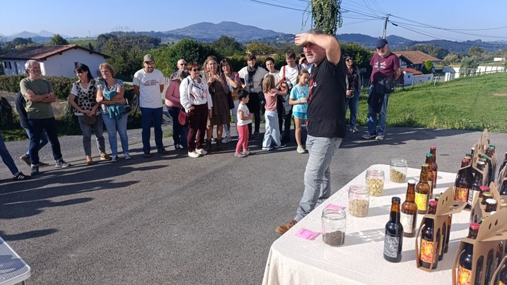 Bi aldeetako euskaldunen adiskidantzari beste katebegi bat gehituko diote